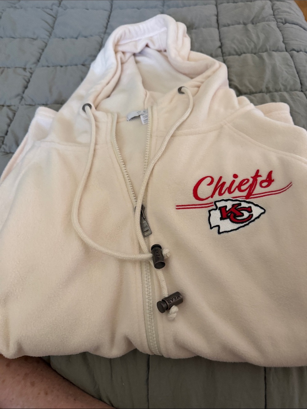 Kansas City Chiefs Cream Fleece Zip Hoodie smoke/pet free cleaning out closet